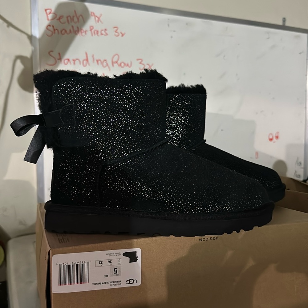 Ugg Bailey twinkle boots nwt
